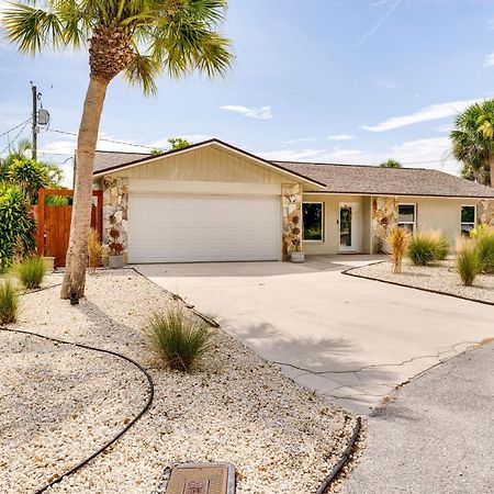 Nokomis Home With Screened Pool, 3 Mi To Beaches! Exterior photo